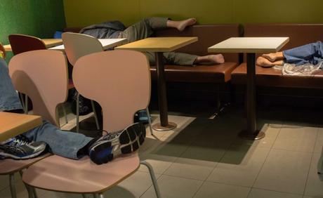 Les « McRefugees », les réfugiés du McDo Les « McRefugees », les réfugiés du McDo