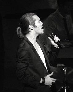 AMAURY VASSILI chante Mike Brant au Cirque Royal - Bruxelles, le 11 novembre 2015