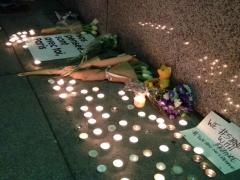 2048x1536-fit_bougies-devant-consulat-san-francisco-hommage-victimes-attaques-terroristes-13-novembre-2015.jpg