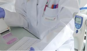 ALZHEIMER: Son gène de risque ApoE4 fait saigner le cerveau – Neurobiology of Aging