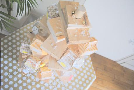 Le sapin (en bois) de L'Avent