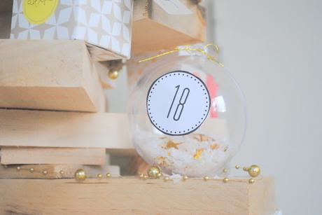 Le sapin (en bois) de L'Avent