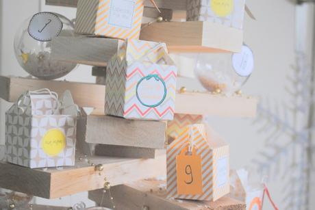 Le sapin (en bois) de L'Avent