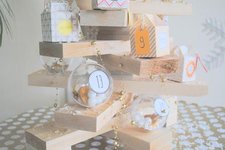 Le sapin (en bois) de L'Avent