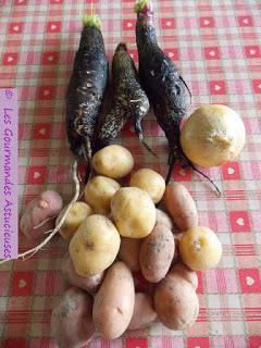 Radis noirs, pommes de terre et oignon confits au four (Vegan)