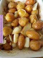 Radis noirs, pommes de terre et oignon confits au four (Vegan)