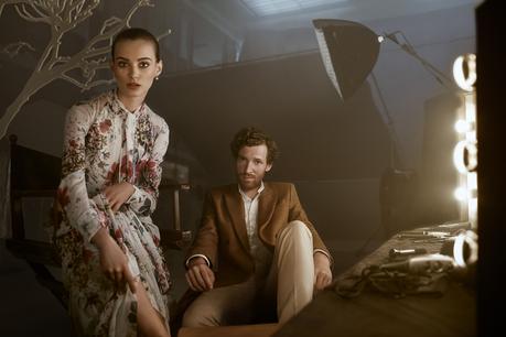 Les enseignes de luxe en ligne NET-A-PORTER et MR PORTER présentent leur première campagne  publicitaire commune : « Rien que pour vous »