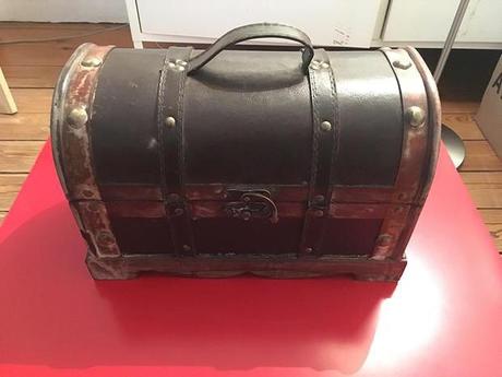 Le coffre de pirate : elle y cache un CV plutôt réussi !