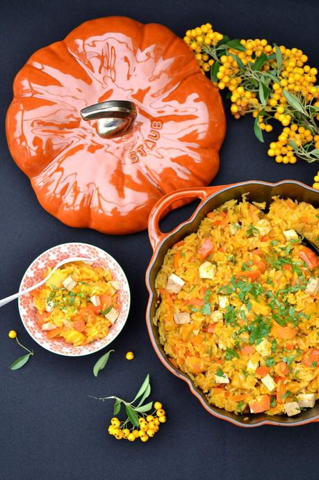 Riz gourmand aux légumes d'automne et au tofu mariné à l'ail et au gingembre