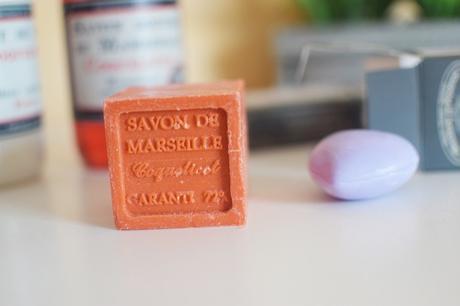 bleu jaune en provence savon de marseille coquelicot