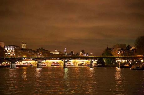 Ponts de Paris croisière bateaux mouches sur la Seine