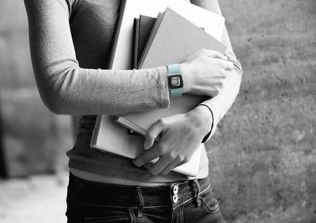 Ce bracelet va détecter les calories des aliments que vous mangez !