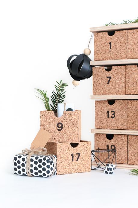 diy calendrier de l'avent réutilisable en bois et liège pour un Noël d'inspiration scandinave.