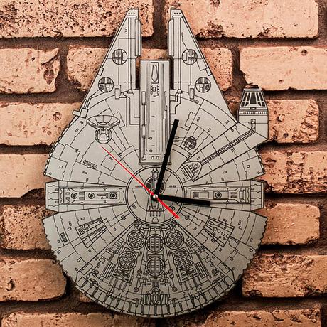 Star Wars Millennium Falcon Artisan Laser Engraved Clock La sélection geek de la semaine #7  star wars geek fallout 