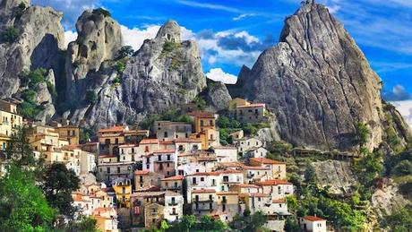 best-small-towns-in-southern-italy-Castelmezzano