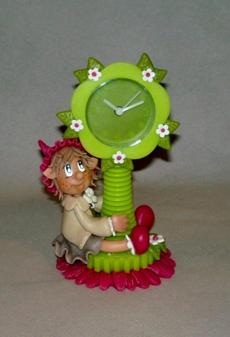 Horloge avec p'tite elfe en porcelaine froide