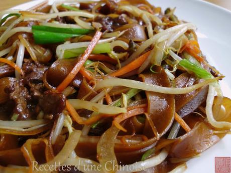Pâtes der riz sautées avec boeuf 干炒牛河 gānchǎo niúhé