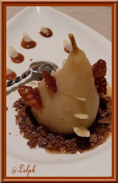 Poires pochées, sauce caramel au beurre salé Poires pochées, sauce caramel au beurre salé