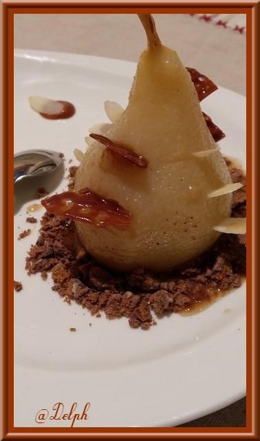 Poires pochées, sauce caramel au beurre salé Poires pochées, sauce caramel au beurre salé