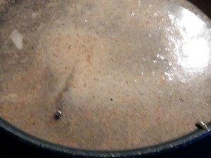 Poires pochées, sauce caramel au beurre salé Pochage de la poire