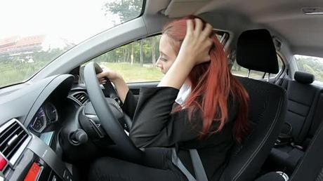 Les meilleures applications pour circuler en voiture sans stress, pour les femmes surtout !