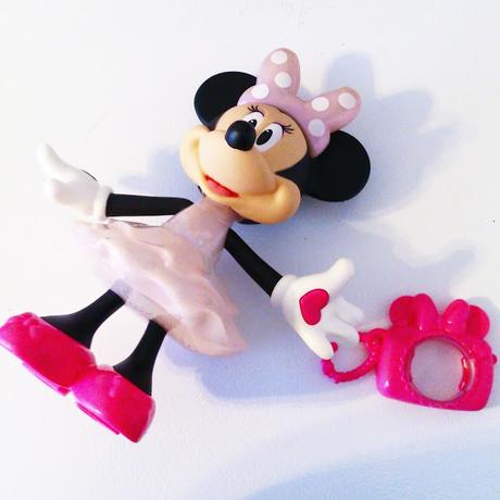 Mini Radieuse et Minnie Arc-En-Ciel : Des moments magiques des Fêtes grâce à Disney Junior