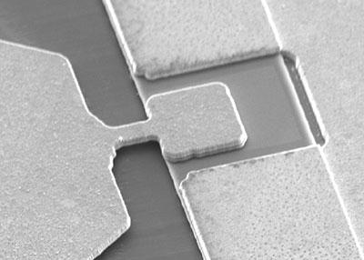 Electron microscope image of a resonant tunnelling diode