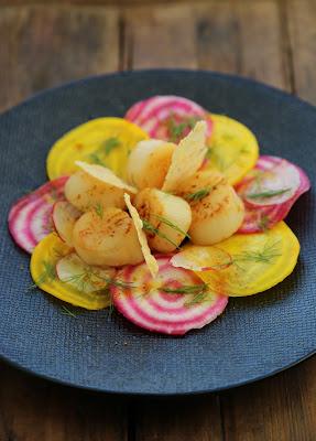 Saint Jacques, betteraves crues chioggia , curry , roellinger , tuile parmesan 
