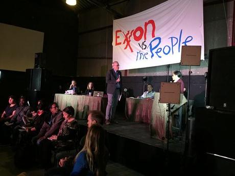 A Montreuil, le samedi 5 décembre, au procès des peuples contre Exxon, Bill McKibben (cofondateur de 350.org) mène les débats.