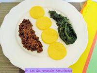 Médaillons de Polenta accompagnés de Chou aux orties et de lentilles (Vegan)