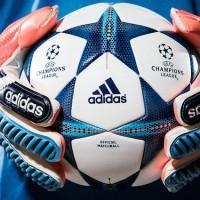 Adidas rend hommage aux gardiens de but avec ses gants « History Pack »