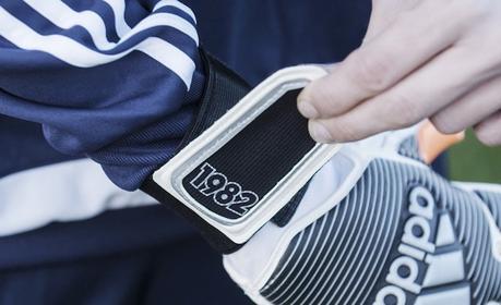 Adidas rend hommage aux gardiens de but avec ses gants « History Pack »