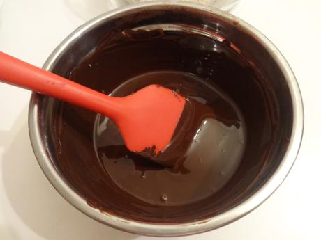 TOURON AU CHOCOLAT NOIR ET CACAHUÈTES  / DARK CHOCOLATE TURRÓN WITH PEANUTS / TURRÓN DE CHOCOLATE NEGRO Y CACAHUETE