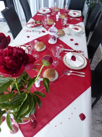 Table rouge et blanche