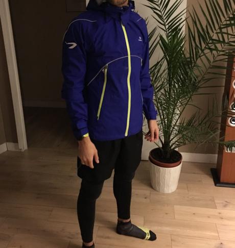 J'ai testé la veste running Homme Kiprun Rain bleu jaune ! - Paperblog