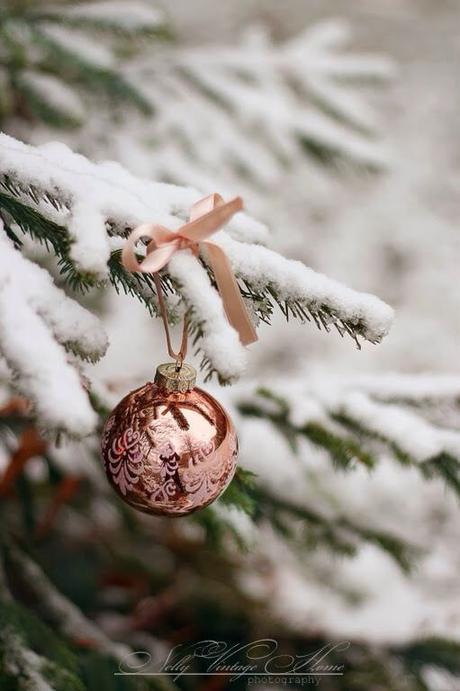 A Red & White Christmas Tree