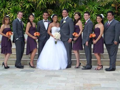 marié et garçons d'honneur en violet et en gris.jpg