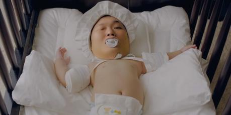 Psy se transforme en bébé dans le clip déjanté ‘Daddy’