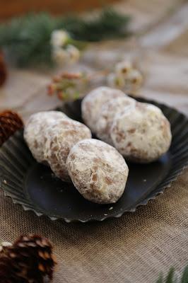 Bredele 2015 : croissants noisettes et boules cacao (1 recette : 2 sablés)