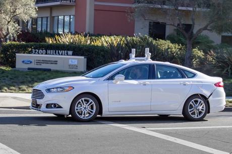 Les voitures autonomes Ford peuvent démarrer leurs tests en Californie