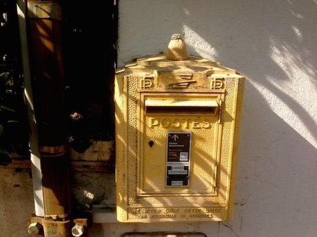 globe-t-bonnet-voyageur-travelling-winter-hat-cannes-mail-box