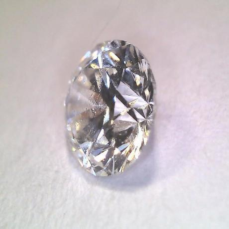 Un diamant G VS2 de 0,25 carat