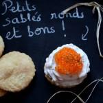 Petits sablés ronds et bons maison de Michel et Augustin, garnis au saumon