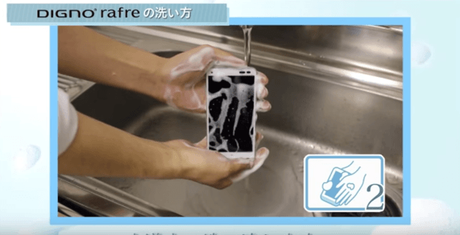 kyocera-smartphone-se-nettoie-au-savon