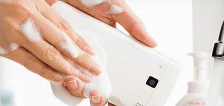 image-kyocera-smartphone-se-nettoie-au-savon