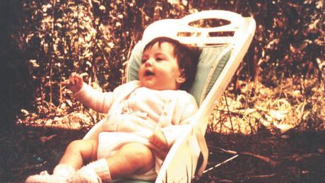 Clara Anahi Teruggi vient d'être retrouvée après 39 ans de recherches incesantes. Laura Alcoba, Manèges, éd. Gallimard + un bonus...