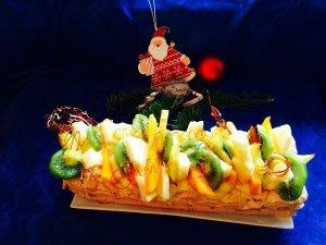 Bûche de Noël : crème allegée citron et fruits exotiques Bûche de Noël : crème allegée citron et fruits exotiques