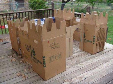 Ne jetez plus vos cartons, recyclez les en cabanes, châteaux ou bien en voitures !