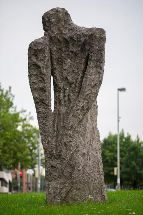 Sculpture monumentale à Hambourg Eugène Dodeigne