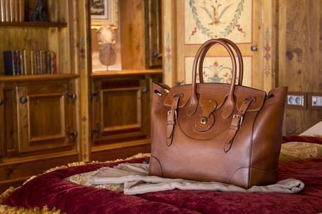 Le Palace Les Airelles à Courchevel offre aux clientes de ses plus belles Suites, un superbe sac Ralph Lauren